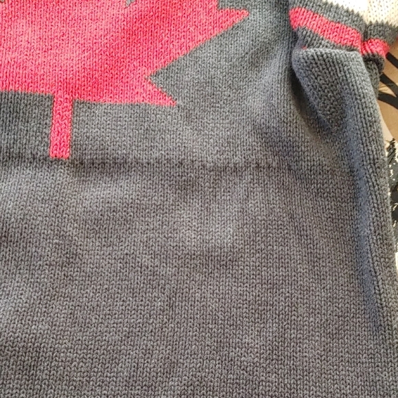 Silvery Lake Gray and Red Cardigan Sweater Sz Sm - Picture 13 of 16